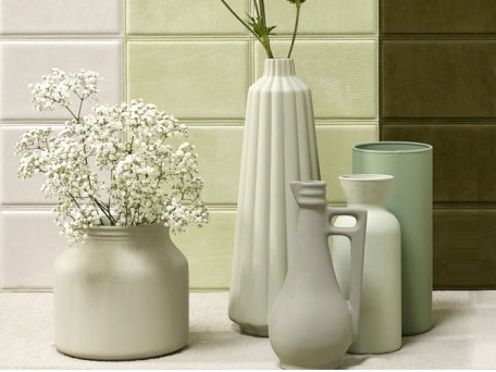 Couleur vert. Ensemble de vases en céramique vert d'eau et céladon pour créer une ambiance zen et naturelle dans le salon
