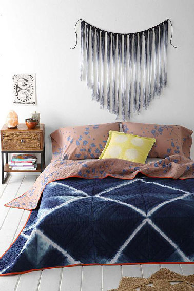 Deco Salon Bleu Canard Et Gris : par Urban Outfitters invite lesprit des années 70 dans la chambre Deco Salon Bleu Canard Et Gris : par Urban Outfitters invite lesprit des années 70 dans la chambre