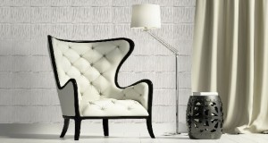 La collection 2015 de Scenolia renouvelle la décoration de nos murs avec une gamme de papier peint aux effets de matières en trompe l’oeil chargée d’une émotion particulière. Lé unique pour décorer un pan de mur d’un effet pierre ou brique, motifs colorés de dessins réalisés à l’aquarelle pour du papier peint à poser en isoler ou dans toute la pièce.