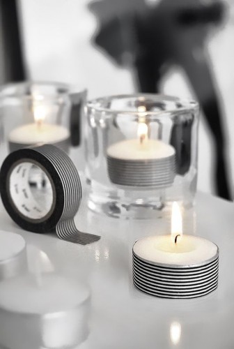 Pour une ambiance festive et scintillante pour Noël, déposez des bougies chauffe-plat décorées de ruban adhésif décoratif partout dans la maison !