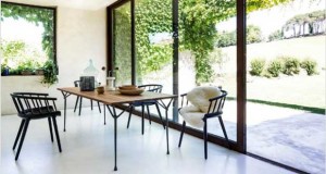 Une chaise design ne passe pas inaperçue dans la déco de notre intérieur ! colorées, moderne, en bois ou métal, Les chaises se plient à nos envies de déco design dans le salon, la chambre, la cuisine...