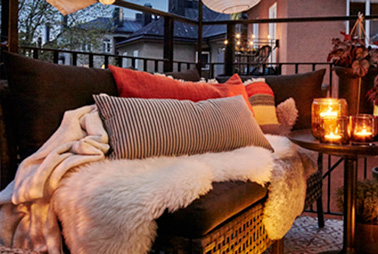 Un salon de jardin confortable pour une terrasse cocooning