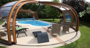 Pour sublimer votre déco extérieure et profiter pleinement d'une piscine à la bonne température en toute saison, voilà des abris de piscines qui sauront vous séduire !