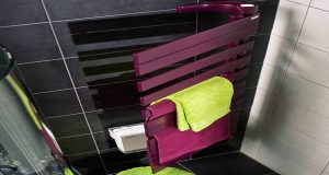 Chauffage design salle de bains: ici un sèche serviette coloré