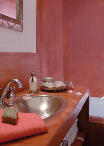 décoration esprit oriental pour salle de bain avec le tadelakt de maison décorative