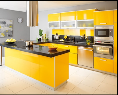 Choisir une couleur de peinture pour la cuisine en fonction de la couleur des meubles : meubles de cuisine et ilot couleur jaune peinture murale gris souris