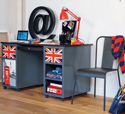 bureau chambre garçon et enfant bois peint gris impression drapeau anglais chaise" tiroirs de rangement deux etageres chaises métallique gris assorti 