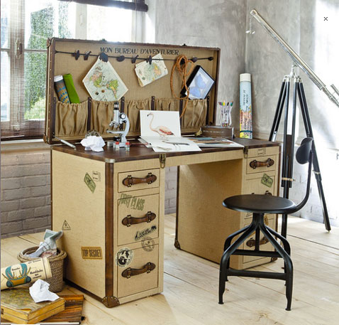 Recouvert de toile de jute, ce bureau enfant rappelle les anciennes malles de voyage 6 tiroirs poignées cuir 