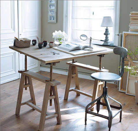 decoration chambre enfant bureau d'architecte en bois finition bois grisé hauteur ajustable à la taille de l'enfant