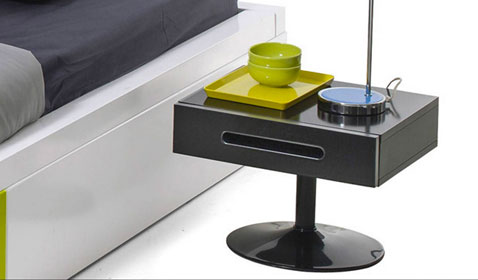 une table de chevet a assortir au lit futon collection Kolorcaz des 3 Suisses.