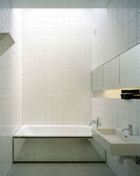 salle de bain design avec carrelage blanc sol et mur pour habiller le 