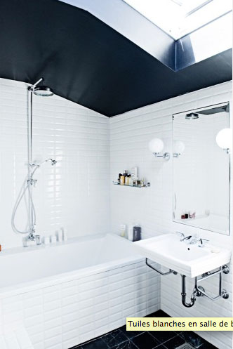 salle de bain renove avec un carrealge blanc sur mur et tablier de baignoire au plafond - Peindre Plafond Salle De Bain salle de bain renove avec un carrealge blanc sur mur et tablier de baignoire au plafond - Peindre Plafond Salle De Bain