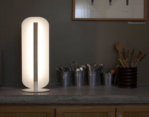 Idéal pour créer une ambiance cocoon dans le salon ou la chambre, une lampe à poser chez Goodbye Edisone