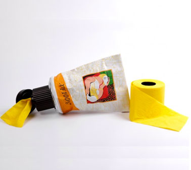 Un dérouleur de papier toilette pour une décoration des wc avec un clin d'oeil à Picasso. Le dérouleur est livré avec deux rouleaux de papier toilette couleur jaune