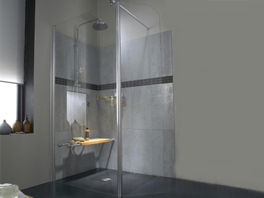 Douche italienne design avec un receveur carrelé traitement antidérapant, faïence murale en grés cérame pleine masse Factory gris galet n°4 Leroy Merlin