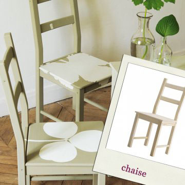 relooker chaise cuisine Chaises de cuisine Ikéa peintes en vert mousse, blanc et motifs de feuilles d’arbres