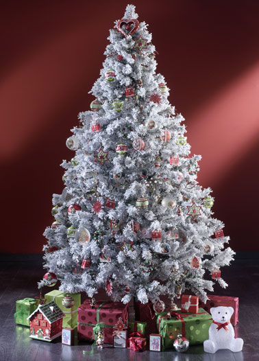 Dans la plus pure tradition de Noël, des décorations pour le sapin dédiées aux plaisirs des enfants