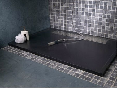 Une autre solution pour installer une douche italienne dans le cadre d'une renovation de salle de bains, opter pour une receveur extra-plat
