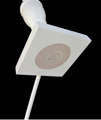 chaque lampe est estampillee d'une médaille GVESNER