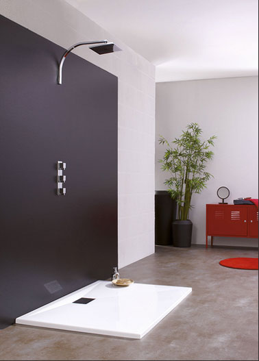 Receveur douche italienne à encastrer de 3 cm de hauteur. Equipé d'une grille d’évacuation en inox chromé. Possibilité de le compléter par des pieds réglables permettant d'atteindre une hauteur totale de 10 à 15 cm