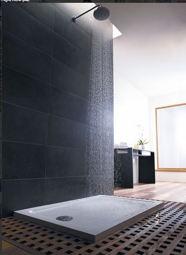 Receveur douche extra-plat, très lèger, traité anti-bactérien dans la masse. Existe en plusieurs dimensions, jusqu'à 1,70cm de long
