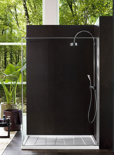 Receveur douche italienne en céramique, existe en différentes formes et dimensions pour d'adapter à toutes les salles de bains, grandes ou petites. Cache-bonde amovible, faible profondeur de la cuve ce qui en fait un receveur très design