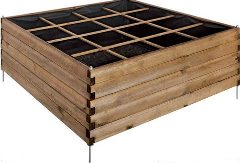 Carré potager Estragon 120 en pin FSC. dimensions : 126 x 126 x 0,60 m. capacité de 576 L de terreau, très pratique aménagé sur le balcon pour faire son potager