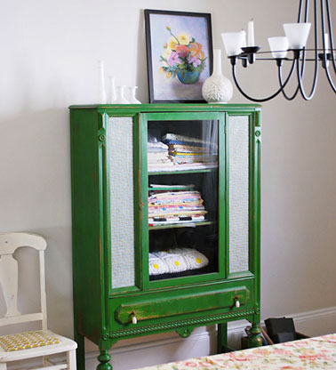 Pour être tendance en 2013, peindre une armoire, un petit meuble en vert émeraude