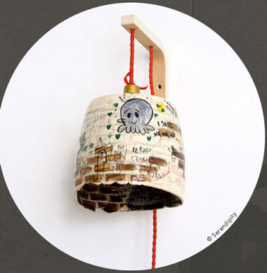 Petite lampe en céramique peinte à la main. Chaque pièce est différente et unique. Exclusivité Serendipity