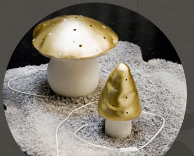 Veilleuse pour petits et grands enfants. diffuse une lumière tamisée et poétique. Livrée avec ampoule