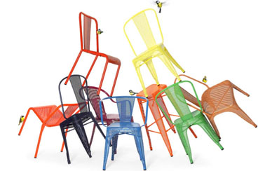 Les chaises AC et T37 de Tolix deviennent perforées dans la collection 2013 et se déclinent en 51 couleurs