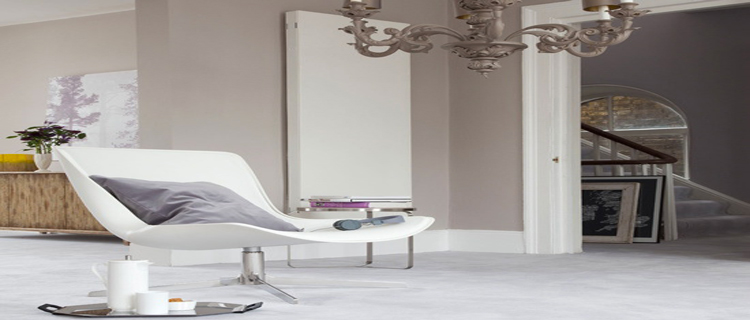 couleur taupe pour la decoration du salon. couleur peinture taupe, canapé, coussins et rideaux