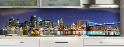Pour apporter une touche de déco sympa dans la cuisine, une crédence en verre déco New York