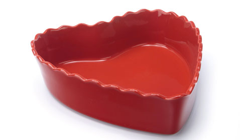 Moule à gateau couleur rouge  Composition : Stoneware assimilé grès. Bords festonnés.