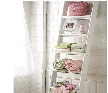 Echelle de rangement en bois pour les serviettes de bain