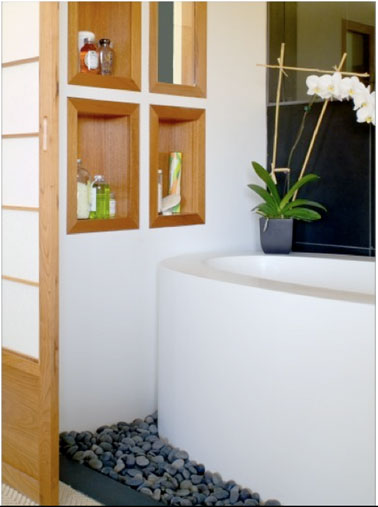4 niches en bois pour le rangement d'une salle de bain zen