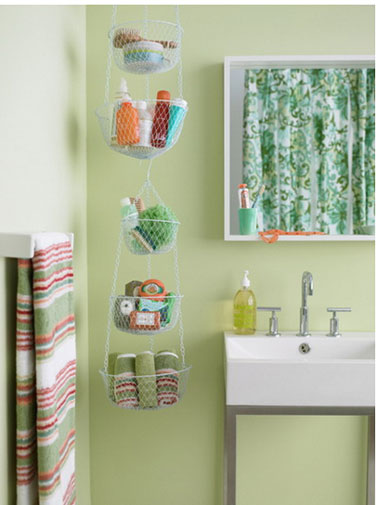 Suspension de 5 paniers pour le rangement des produits de toilette