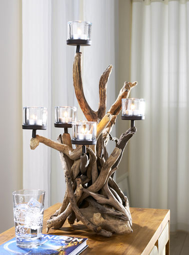 Bougeoir en bois travaillé à la main avec 5 supports en métal verni marron foncé et 5 photophores massifs en verre
