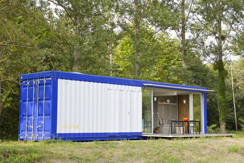 Container aménagé en loft de vacances sur terrain privé comprenant sejour chambre salle de bain
