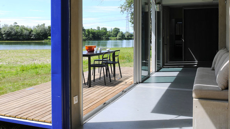 container Volume aménagé en habitation de vacances avec 2 terrasse
