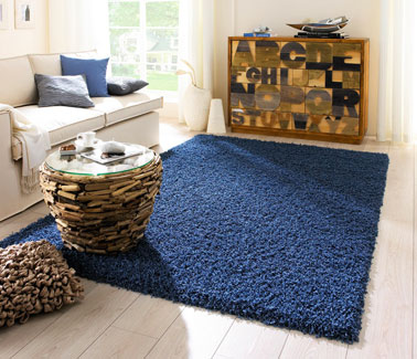 Tapis couleur bleu monaco 100% polypropylène. 9 dimensions et 11 coloris disponibles chez Helline