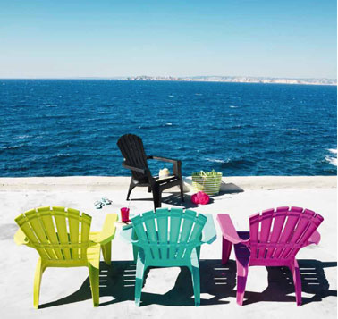 fauteuil en polypropylène de couleurs vives collection outdoor chez Fly