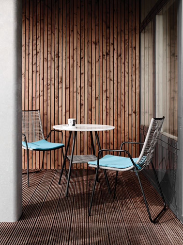 Table et chaises de jardin ou balcon en aluminium et osier gris la nouvelle collection outdoor de BoConcept