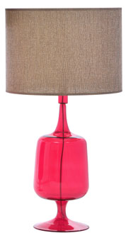 Complément déco de choix pour une chambre rouge une Lampe à poser en verre soufflé rouge avec abat jour en lin beige Les Herbiers