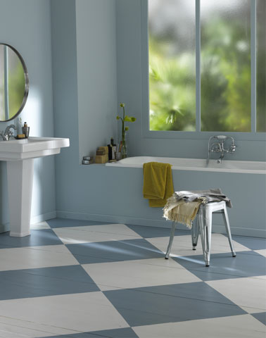 Peinture pour carrelage sol salle de bain de la gamme Rénovation salle de bain de V33. Une peinture qui s'applique directement sur sol sans ponçage ni sous-couche. Nuancier peinture 17 couleurs