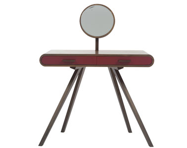 Pour la déco d'une chambre rouge et féminine, une coiffeuse en bois de placage noyer, pieds en noyer massif, finition rouge laque