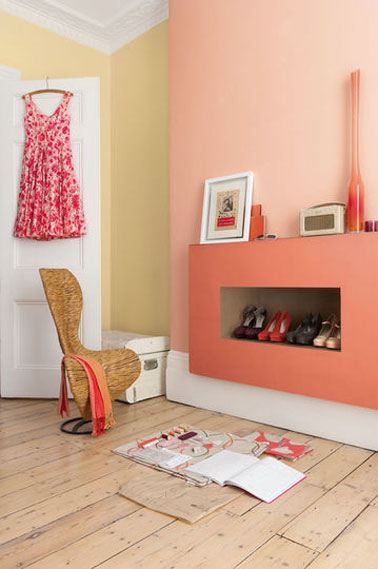 couleur peinture chambre rose beige dulux valentine Déco chambre aux couleurs vitaminées avec une peinture rose associée à un beige. Cheminée peinte en couleur pêche. Collection L'art de Collectionner de Dulux Valentine