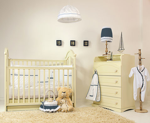 Chambre bébé garçon peinture couleur sablé blanc sur les murs. LIt à barreau et commode peint couleur désert de Fraser collection terre d'Australie gamme Îles du Pacifique Ushuaïa Bondex