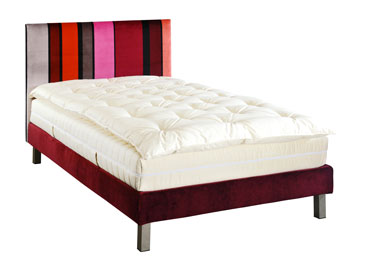 Lit National avec sommier tapissier traditionnel, structure en peuplier massif, matelas Révéa Natural en latex 100 0/0 végétal et surmatelas en laine non traitée, tête de lit tissu rayures rouge Lutèce, Entièrement réalisé à la main.