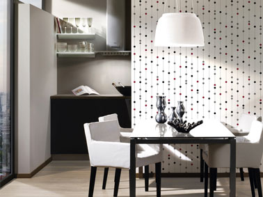 Papier peint vinyle expansé sur intissé motifs vintage pour tapisser cloison séjour ouvert sur cuisine Réf : Rido perle rouge, 18.90 € Leroy Merlin.